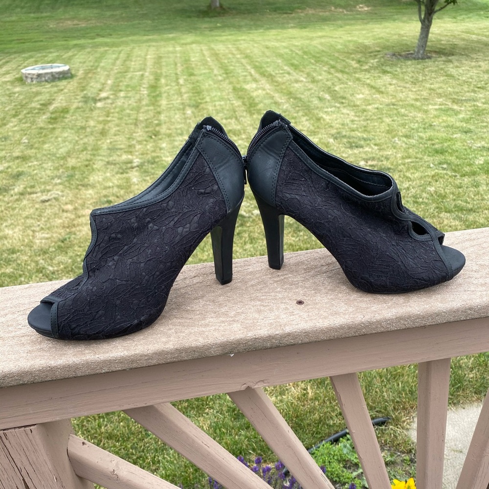 Black lace zip up booties SIZE 9!